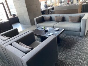 アマン東京　ラウンジ　席